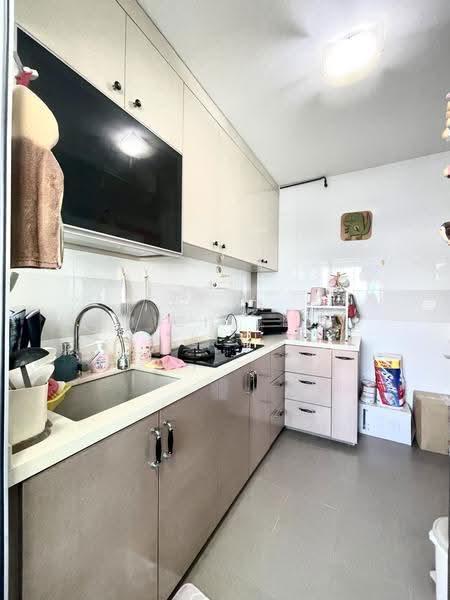 377 Bukit Batok Street 31, 377 Bukit Batok Street 31, 2 Bedrooms, 721 sqft, HDB Flat For Sale, by Michelle Lee, 500244944 - Kitchen - PropertyGuru.com.sg