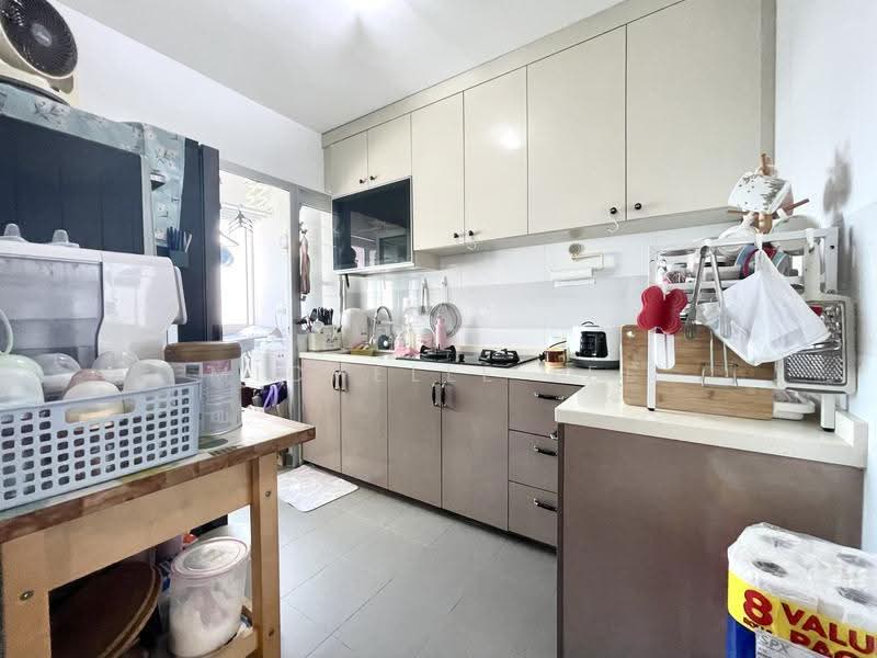 377 Bukit Batok Street 31, 377 Bukit Batok Street 31, 2 Bedrooms, 721 sqft, HDB Flat For Sale, by Michelle Lee, 500244944 - Kitchen - PropertyGuru.com.sg