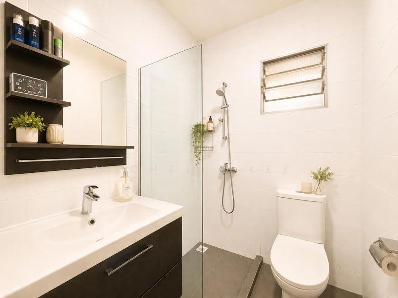 377 Bukit Batok Street 31, 377 Bukit Batok Street 31, Dairy Farm / Bukit Panjang / Choa Chu Kang, 2 Bedrooms, 721 sqft, HDB Flat For Sale, by Michelle Lee, 500244944 - Bathroom - PropertyGuru.com.sg