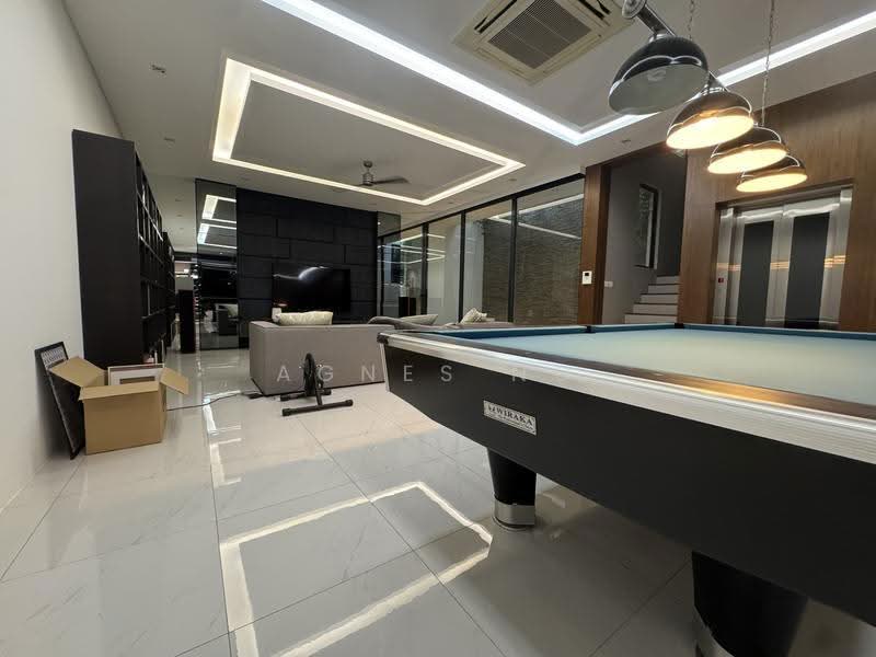 LANDED7772 @ Renovated Semi-D at Serangoon Garden Estate, Hougang / Punggol / Sengkang, 5 Bedrooms, 6,000 sqft, Semi-Detached House For Sale, by Agnes Ng, 500244956 - Living Room - PropertyGuru.com.sg