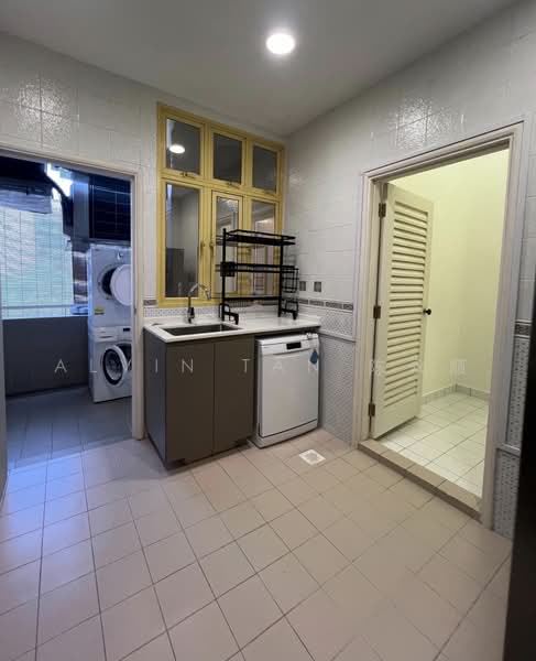 Orange Regency, 101 Fernhill Road, Tanglin / Holland / Bukit Timah, 4 Bedrooms, 1,776 sqft, Apartment For Rent, by Alvin Tan 陈永顺, 500244962 - Kitchen - PropertyGuru.com.sg