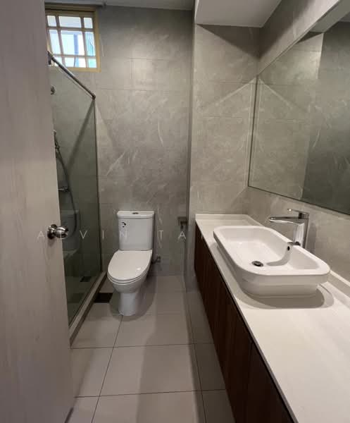 Orange Regency, 101 Fernhill Road, Tanglin / Holland / Bukit Timah, 4 Bedrooms, 1,776 sqft, Apartment For Rent, by Alvin Tan 陈永顺, 500244962 - Bathroom - PropertyGuru.com.sg