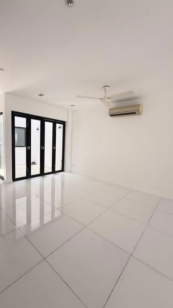 Joo Chiat, Joo Chiat Terrace, 1 Bedroom, 1,800 sqft, Terraced House For Sale, by Joy Toh, 500245008 - Living Room - PropertyGuru.com.sg