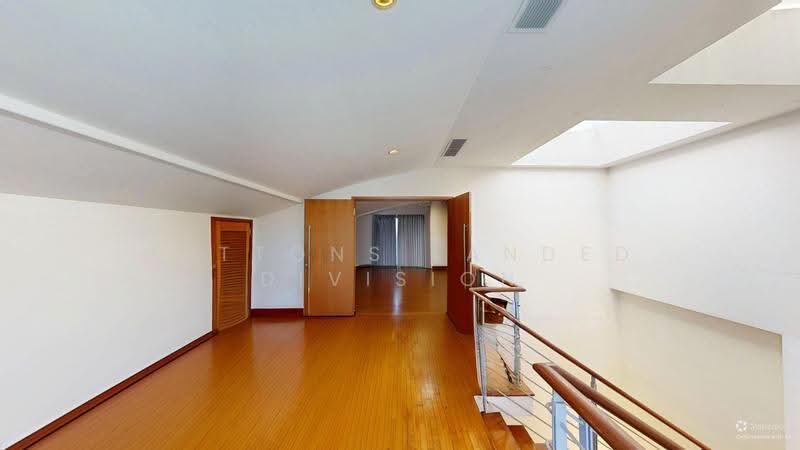 Mandarin Park Corner Semi-D Walk to MRT, Malls, Pei Hwa Pri School, , 6 Bedrooms, 4,300 sqft, Semi-Detached House For Sale, by HT Lee, 500245023 - Attic level landing - PropertyGuru.com.sg