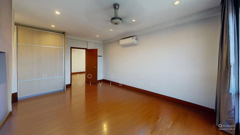 Mandarin Park Corner Semi-D Walk to MRT, Malls, Pei Hwa Pri School, , 6 Bedrooms, 4,300 sqft, Semi-Detached House For Sale, by HT Lee, 500245023 - Master bedroom - PropertyGuru.com.sg
