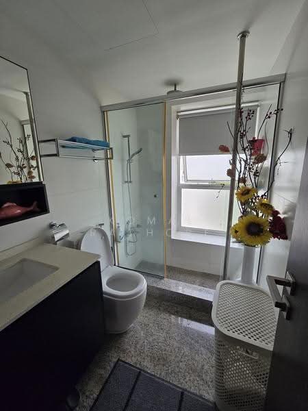 La Casa, 62 Woodlands Drive 16, 3 Bedrooms, 1,163 sqft, Condominium For Rent, by Komal Rathore, 500245024 - Bathroom - PropertyGuru.com.sg