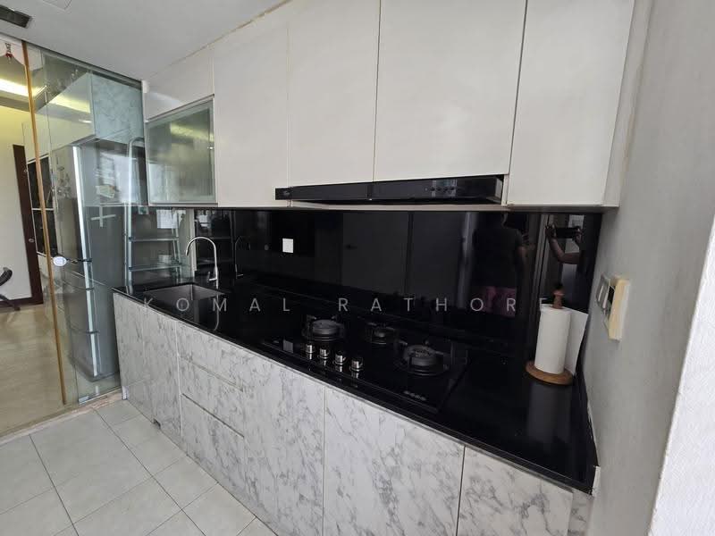 La Casa, 62 Woodlands Drive 16, 3 Bedrooms, 1,163 sqft, Condominium For Rent, by Komal Rathore, 500245024 - Kitchen - PropertyGuru.com.sg