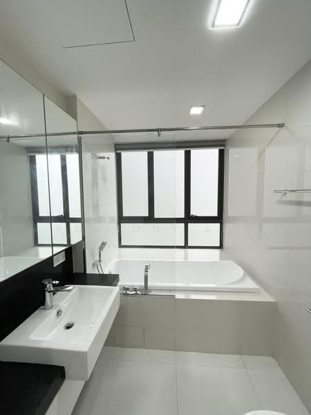 The Interlace, 190 Depot Road, 3 Bedrooms, 1,259 sqft, Condominium For Sale, by Anthony Lee, 500245027 - Bathroom - PropertyGuru.com.sg