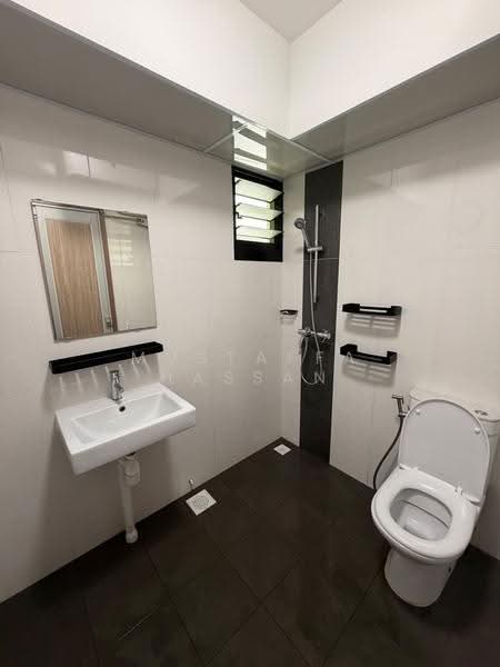 662A Tampines Street 64, 662A Tampines Street 64, Pasir Ris / Tampines, 2 Bedrooms, 1,100 sqft, HDB Flat For Rent, by Mustaffa Hassan, 500245028 - Bathroom - PropertyGuru.com.sg
