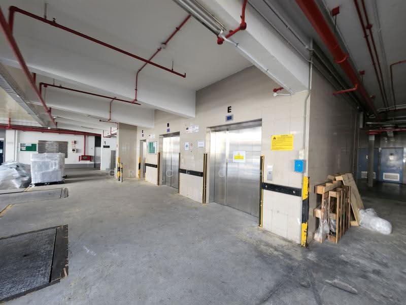 Near Commonwealth MRT, Alexandra / Commonwealth, 7,200 sqft, Light Industrial (B1) For Rent, by Grace Chan, 500245031 - Corridor - CommercialGuru.com.sg