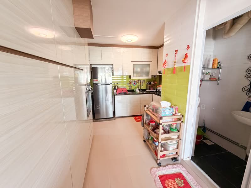 328 Yishun Ring Road, 328 Yishun Ring Road, Sembawang / Yishun, 4 Bedrooms, 1,571 sqft, HDB Flat For Sale, by JOREEN LIM, 500245032 - Kitchen - PropertyGuru.com.sg