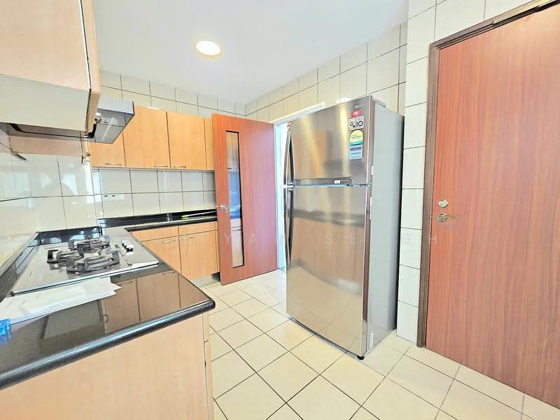 Oleanas Residences, 42 Kim Yam Road, 4 Bedrooms, 1,550 sqft, Condominium For Sale, by Seah Yam Sengh, 500245034 - Kitchen - PropertyGuru.com.sg