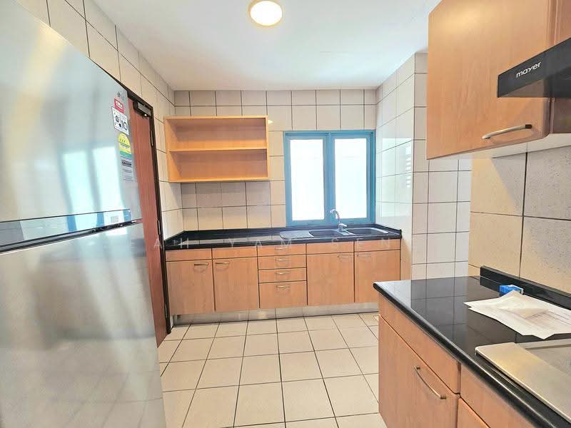 Oleanas Residences, 42 Kim Yam Road, 4 Bedrooms, 1,550 sqft, Condominium For Sale, by Seah Yam Sengh, 500245034 - Kitchen - PropertyGuru.com.sg