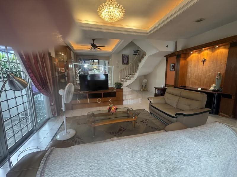 Kovan Corner Terrace, East Coast / Marine Parade, 5 Bedrooms, 2,600 sqft, Corner Terrace For Sale, by Nick Beh, 500245036 - Living Room - PropertyGuru.com.sg