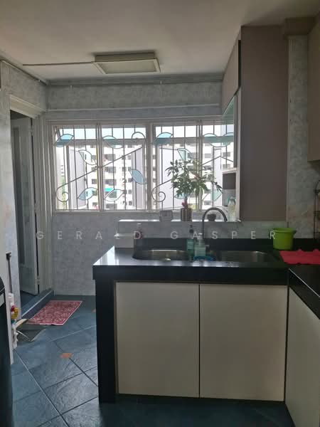 10 Teck Whye Avenue, 10 Teck Whye Avenue, 2 Bedrooms, 721 sqft, HDB Flat For Sale, by Gerald Gasper, 500245043 - Kitchen - PropertyGuru.com.sg