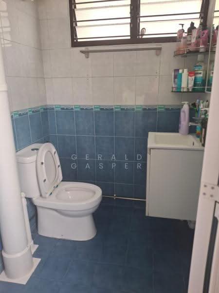 10 Teck Whye Avenue, 10 Teck Whye Avenue, 2 Bedrooms, 721 sqft, HDB Flat For Sale, by Gerald Gasper, 500245043 - Bathroom - PropertyGuru.com.sg