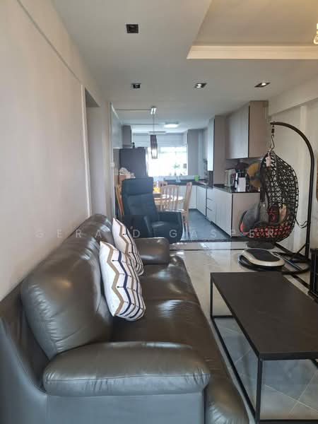 10 Teck Whye Avenue, 10 Teck Whye Avenue, 2 Bedrooms, 721 sqft, HDB Flat For Sale, by Gerald Gasper, 500245043 - Living Room - PropertyGuru.com.sg