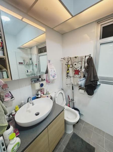 693A Woodlands Avenue 6, 693A Woodlands Avenue 6, 3 Bedrooms, 990 sqft, HDB Flat For Sale, by Wee Kuan Hoe (Eugene), 500245048 - Master Room WC - PropertyGuru.com.sg