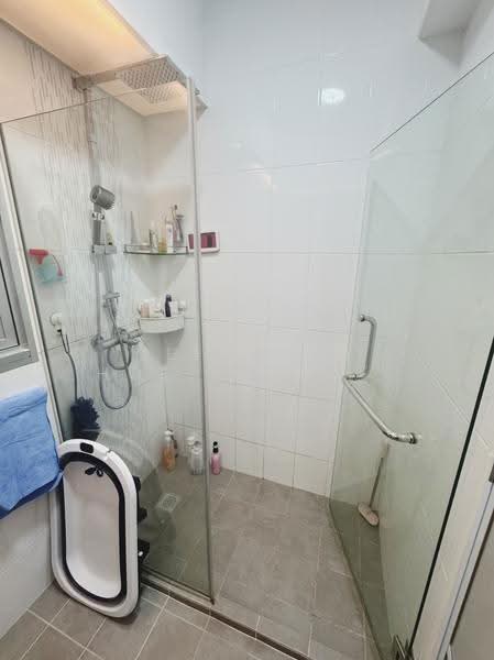 693A Woodlands Avenue 6, 693A Woodlands Avenue 6, 3 Bedrooms, 990 sqft, HDB Flat For Sale, by Wee Kuan Hoe (Eugene), 500245048 - Master Room WC - PropertyGuru.com.sg