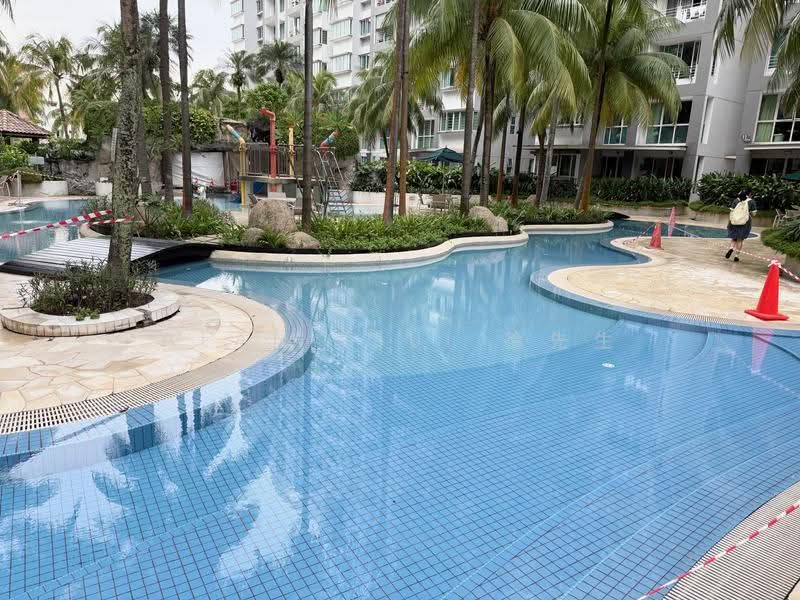 Cheap Bedroom @ Serangoon MRT, Serangoon Ave 2, Room Rental, 60 sqft, Condominium For Rent, by Alan Tsui 徐先生, 500245049 - Pool - PropertyGuru.com.sg