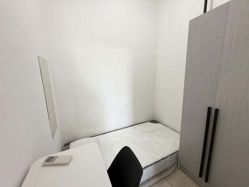 Cheap Bedroom @ Serangoon MRT, Serangoon Ave 2, Hougang / Punggol / Sengkang, Room Rental, 50 sqft, Condominium For Rent, by Alan Tsui 徐先生, 500245049 - Bedroom - PropertyGuru.com.sg
