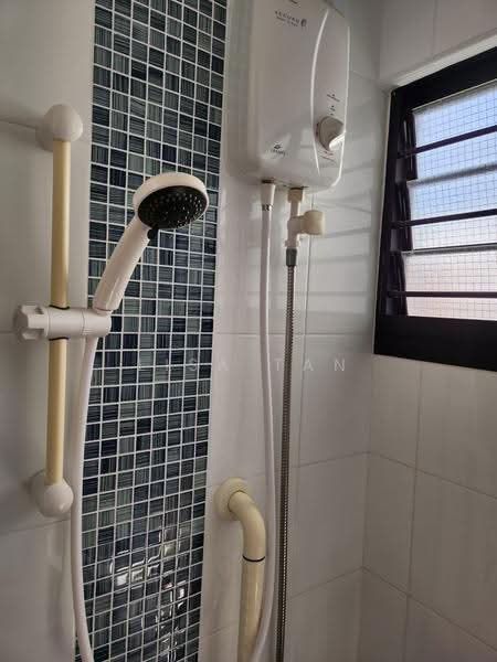 423 Tampines Street 41, 423 Tampines Street 41, Pasir Ris / Tampines, Room Rental, 100 sqft, HDB Flat For Rent, by Lisa Tan, 500245053 - Bathroom - PropertyGuru.com.sg