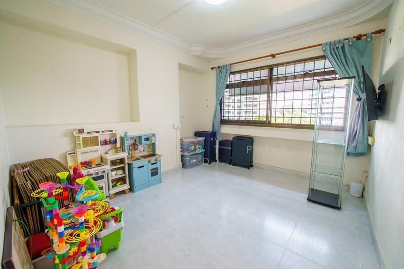 156 Jalan Teck Whye, 156 Jalan Teck Whye, 4 Bedrooms, 1,313 sqft, HDB Flat For Sale, by JOREEN LIM, 500245072 - Living Room - PropertyGuru.com.sg