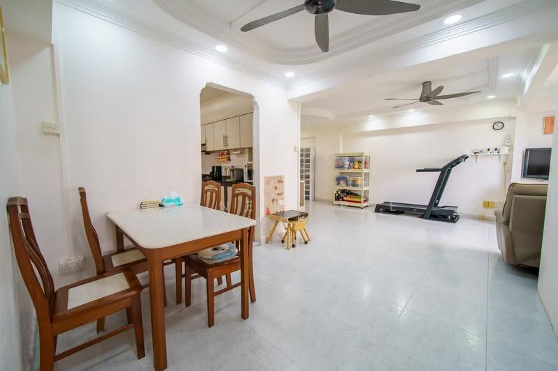 156 Jalan Teck Whye, 156 Jalan Teck Whye, 4 Bedrooms, 1,313 sqft, HDB Flat For Sale, by JOREEN LIM, 500245072 - Living Room - PropertyGuru.com.sg