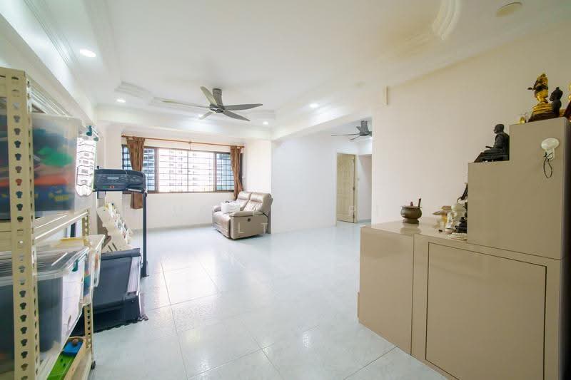 156 Jalan Teck Whye, 156 Jalan Teck Whye, 4 Bedrooms, 1,313 sqft, HDB Flat For Sale, by JOREEN LIM, 500245072 - Living Room - PropertyGuru.com.sg