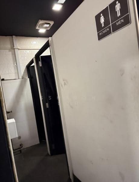 696 Geylang Road, 696 Geylang Road, Eunos / Geylang / Paya Lebar, 1,200 sqft, Shop / Shophouse For Rent, by Ssharon Loh, 500245094 - Bathroom - CommercialGuru.com.sg