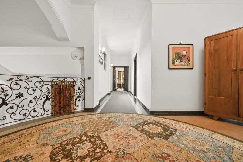 18XX psf! GENUINE LISTING.ABSOLUTELY QUIET GREEN RESERVOIR PARK CONNECTOR, , 6 Bedrooms, 9,996 sqft, Good Class Bungalow For Sale, by Vernon Teo, 500245105 - Corridor - PropertyGuru.com.sg