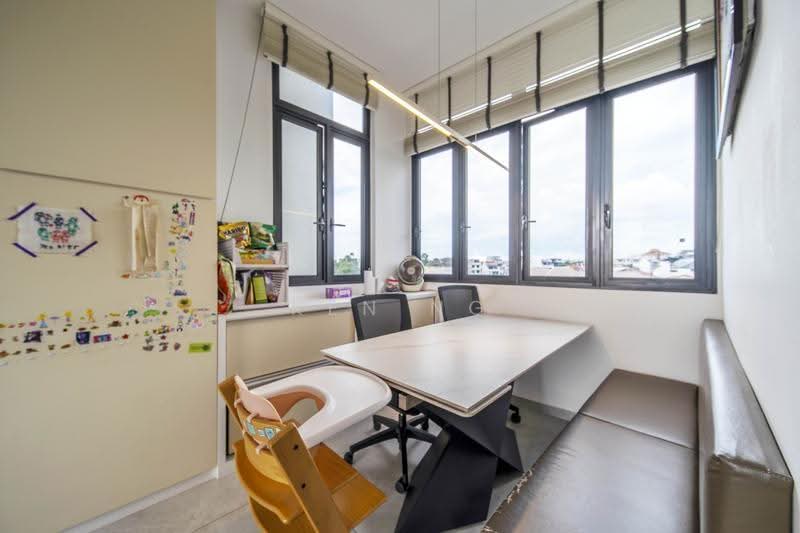 Parkwood Residences, 208 Yio Chu Kang Road, 5 Bedrooms, 1,905 sqft, Condominium For Sale, by Ken Ng, 500245110 - Dining Room - PropertyGuru.com.sg