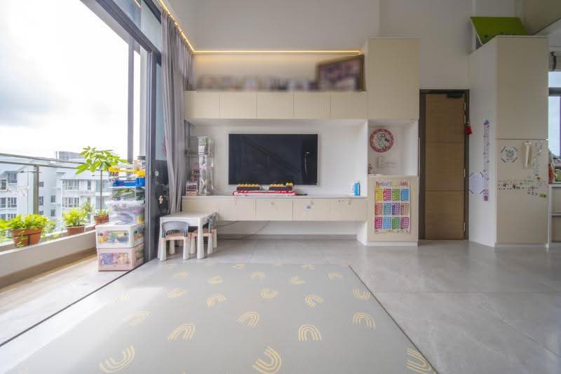 Parkwood Residences, 208 Yio Chu Kang Road, 5 Bedrooms, 1,905 sqft, Condominium For Sale, by Ken Ng, 500245110 - Living Room - PropertyGuru.com.sg