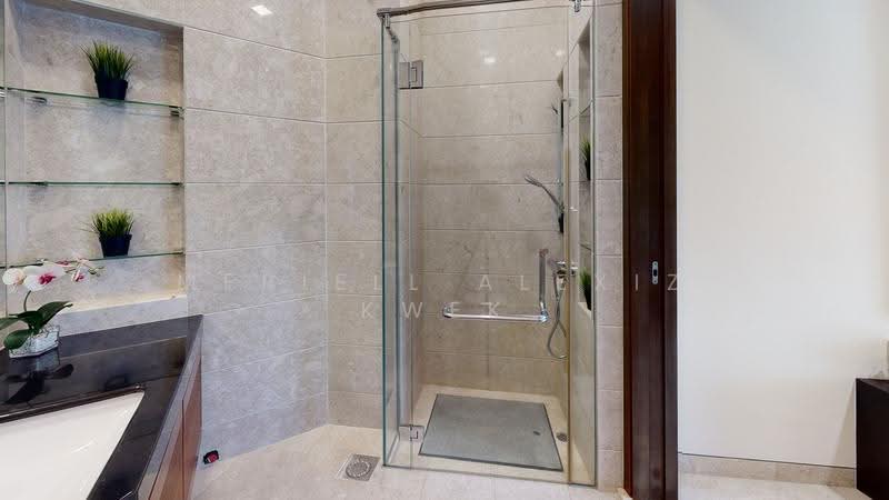 Modern Resort Home near MacRitchie, Lornie Road, 7 Bedrooms, 9,450 sqft, Detached House For Rent, by Meriell Alexiz Kwek, 500245121 - Bathroom - PropertyGuru.com.sg
