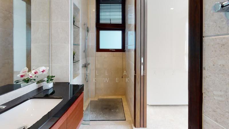 Modern Resort Home near MacRitchie, Lornie Road, 7 Bedrooms, 9,450 sqft, Detached House For Rent, by Meriell Alexiz Kwek, 500245121 - Bathroom - PropertyGuru.com.sg