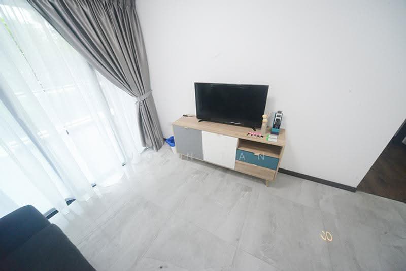 Lake Grande, 2 Jurong Lake Link, Boon Lay / Jurong / Tuas, 2 Bedrooms, 721 sqft, Condominium For Sale, by John Tan, 500245122 - Living Room - PropertyGuru.com.sg
