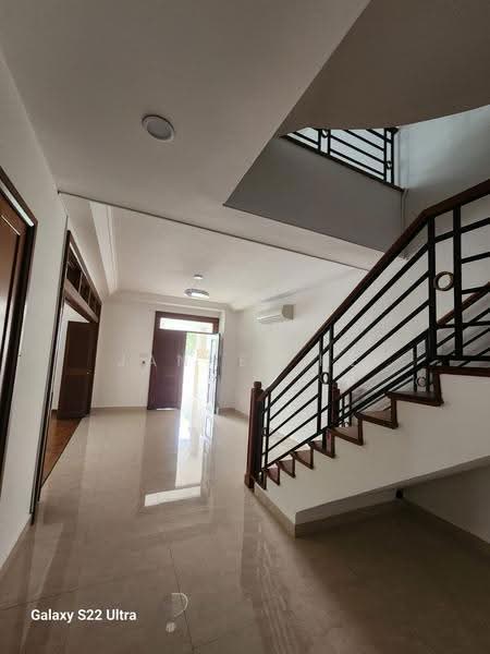 The Greenwood, 11 Greenwood Crescent, 5 Bedrooms, 4,661 sqft, Semi-Detached House For Rent, by Jannet He, 500245130 - Entrance - PropertyGuru.com.sg