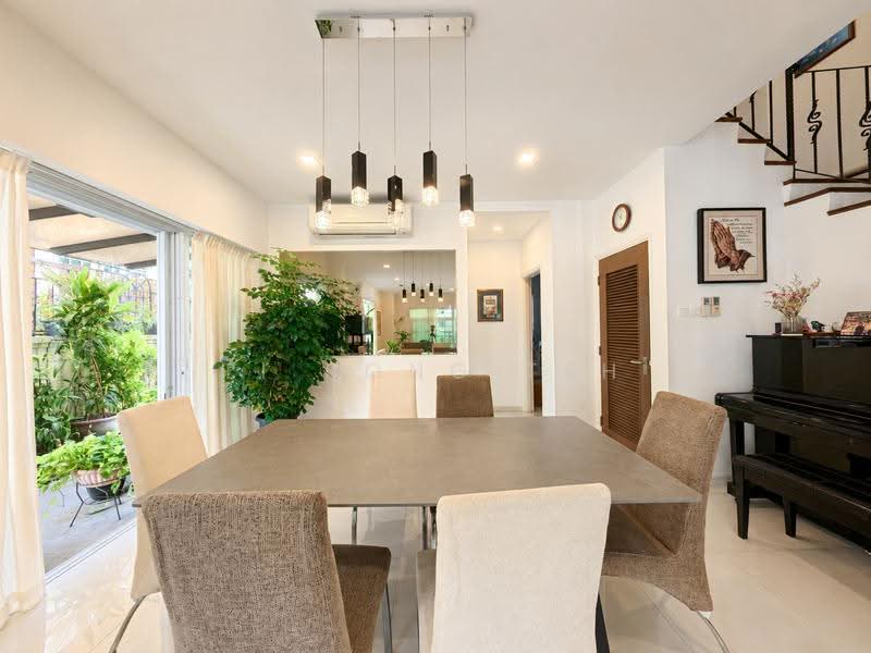 KEW LANDED ENCLAVE SEMI D! NEW LISTING!, Jalan Haji Salam / Kew / Tanah Merah Kechil Road South / Jalan Limau Bali, Bedok / Upper East Coast, 5 Bedrooms, 3,100 sqft, Semi-Detached House For Sale, by Li Rong Teh, 500245136 - Dining Room - PropertyGuru.com.sg