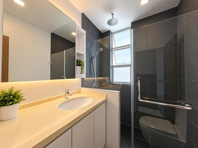 KEW LANDED ENCLAVE SEMI D! NEW LISTING!, Jalan Haji Salam / Kew / Tanah Merah Kechil Road South / Jalan Limau Bali, Bedok / Upper East Coast, 5 Bedrooms, 3,100 sqft, Semi-Detached House For Sale, by Li Rong Teh, 500245136 - Bathroom - PropertyGuru.com.sg