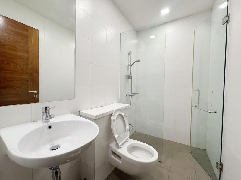 Ocean 8 Sentosa Cove Ocean Drive Landed House Inter-terrace, , 5 Bedrooms, 5,000 sqft, Terraced House For Sale, by Karmen Seam, 500245138 - Bathroom - PropertyGuru.com.sg