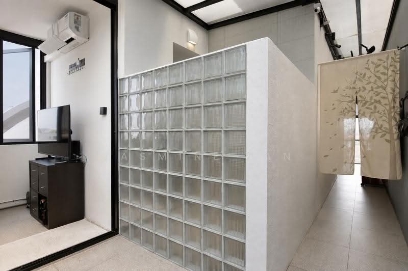 Suites Twenty Two, 25 Lorong G Telok Kurau, 3 Bedrooms, 1,894 sqft, Condominium For Sale, by Jasmine Tan, 500245159 - Level 2 - Master Bathroom / Study - PropertyGuru.com.sg