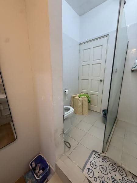 4 Jalan Lada Puteh, , Room Rental, 200 sqft, Terraced House For Rent, by Perline Chua, 500245168 - Bathroom - PropertyGuru.com.sg