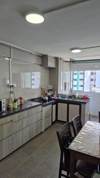 304 Jurong East Street 32, 304 Jurong East Street 32, 2 Bedrooms, 721 sqft, HDB Flat For Rent, by Evan Fong, 500245169 - Kitchen - PropertyGuru.com.sg