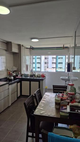 304 Jurong East Street 32, 304 Jurong East Street 32, 2 Bedrooms, 721 sqft, HDB Flat For Rent, by Evan Fong, 500245169 - Kitchen - PropertyGuru.com.sg