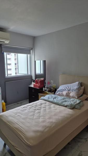 304 Jurong East Street 32, 304 Jurong East Street 32, 2 Bedrooms, 721 sqft, HDB Flat For Rent, by Evan Fong, 500245169 - Master Bedroom - PropertyGuru.com.sg