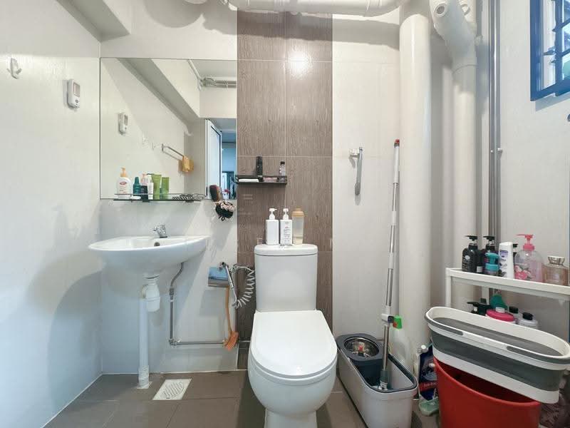 648A Jurong West Street 61, 648A Jurong West Street 61, Boon Lay / Jurong / Tuas, 3 Bedrooms, 1,184 sqft, HDB Flat For Sale, by Ibsen Ng, 500245187 - Bathroom - PropertyGuru.com.sg