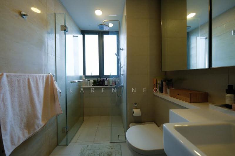 Thomson Three, 21 Bright Hill Drive, 3 Bedrooms, 1,044 sqft, Condominium For Sale, by Karen Neo, 500245190 - Bathroom - PropertyGuru.com.sg