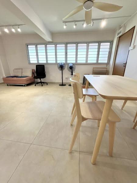 8 Holland Avenue, 8 Holland Avenue, Tanglin / Holland / Bukit Timah, 3 Bedrooms, 882 sqft, HDB Flat For Sale, by Lim Y X, 500245208 - Living Room - PropertyGuru.com.sg