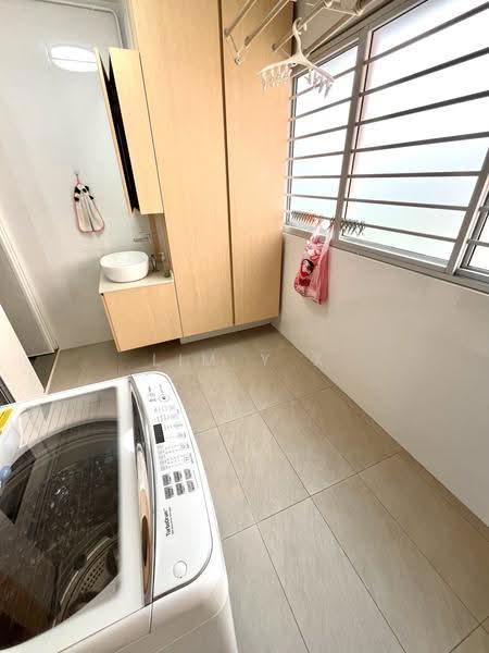 8 Holland Avenue, 8 Holland Avenue, Tanglin / Holland / Bukit Timah, 3 Bedrooms, 882 sqft, HDB Flat For Sale, by Lim Y X, 500245208 - Balcony - PropertyGuru.com.sg
