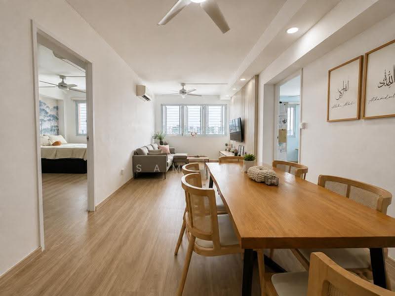220 Hougang Street 21, 220 Hougang Street 21, 3 Bedrooms, 1,119 sqft, HDB Flat For Sale, by Sam Alakasam, 500245224 - Living Room - PropertyGuru.com.sg